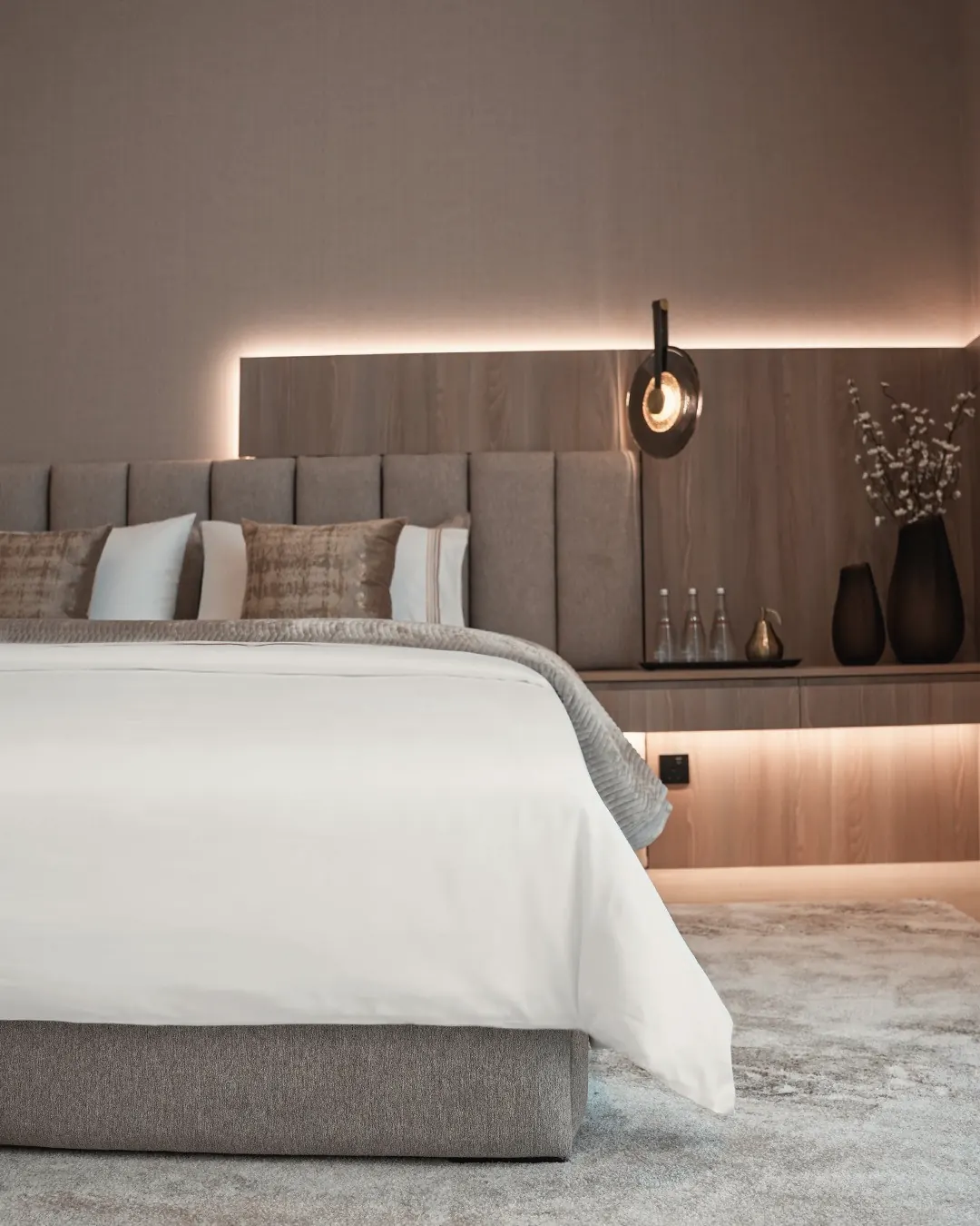 A Suite Drawn in Light, bedroom suite